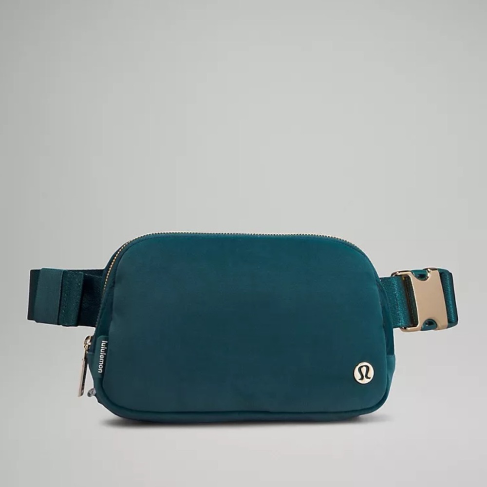 Lululemon Everywhere Belt Bag *Velour GRNJ/GOLD